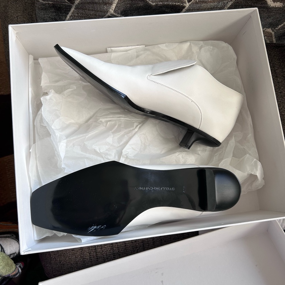 STELLA MCCARTNEY WHITE LEATHER SQUARE TOE MULES